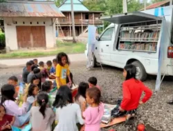 Mobil Layanan Perpustakaan Keliling di Serbu Anak-anak di Kalukku