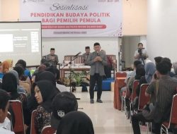 Syamsul Samad Berikan Pendidikan Politik Bagi Pemilih Pemula di Polman