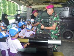 Batalyon Tank Amfibi 2 Marinir Bentuk Mental dan Karakter Siswa TK Menganti Permai