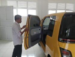 Jokowi Sumbang Mobil Listrik untuk Kepentingan Praktek di SMKN 1 Rangas Mamuju