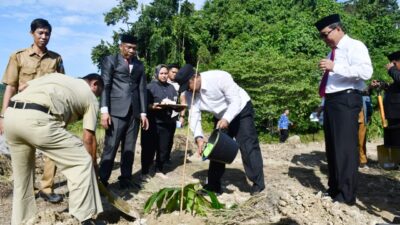 Momen Harkitnas, PJ Gubernur Sulbar Dorong Program Sinergi Menanam Sukun