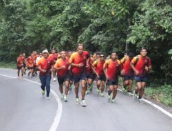 Atlet Binsat Batalyon Tank Amfibi 2 Marinir Latihan di Pantai Banyu Meneng