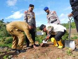 Tiada Hari Tanpa Menanam, Hari Ini PJ Gubernur Bersama Forkopimda dan Pihak Swasta Kompak Tanam Sukun di Mapolda