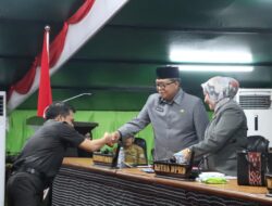 Muhammad Idris  Serahkan Ranperda Pertanggungjawaban APBD 2023 ke DPRD Sulbar