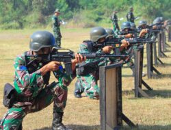 Prajurit Yonranratfib 2 Marinir Unjuk Kemampuan Menembak Pistol Reaksi dan Senapan Tembak Tempur Ofensif