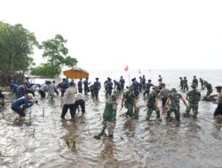 PJ Bahtiar, Forkopimda dan Masyarakat Kompak Meriahkan HUT RI Dengan Tanam Mangrove