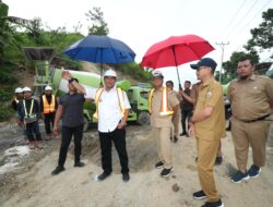 Pj Bahtiar Tinjau Pengerjaan Jalan, Percepat Konektivitas Majene – Mamasa