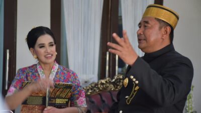 Angkat Budaya Tenun Mandar, Pj Gubernur Sulbar Bahtiar Apresiasi Upaya Bhayangkari Polda  Sulbar