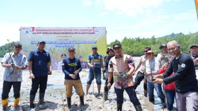 Pj Bahtiar Lanjut Tanam Mangrove di Wisata Pantai Batu Lombeng