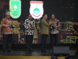 Disaksikan Tokoh Nasional dan Jajaran Menteri, Pj Bahtiar Baharuddin Terima Penghargaan Dari KOMPAS