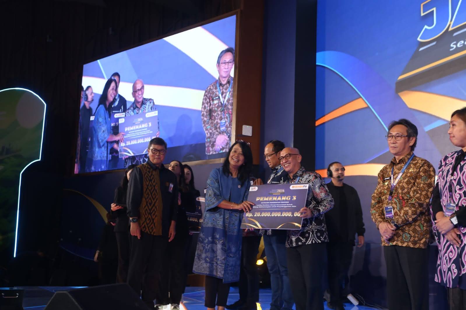 Kado Manis Akhir Tahun, PUPR Sulbar Raih Penghargaan pada Hari Jalan 2024