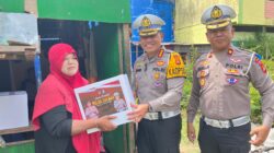 Polda Peduli Bagikan Bantuan Untuk Warga Mamuju