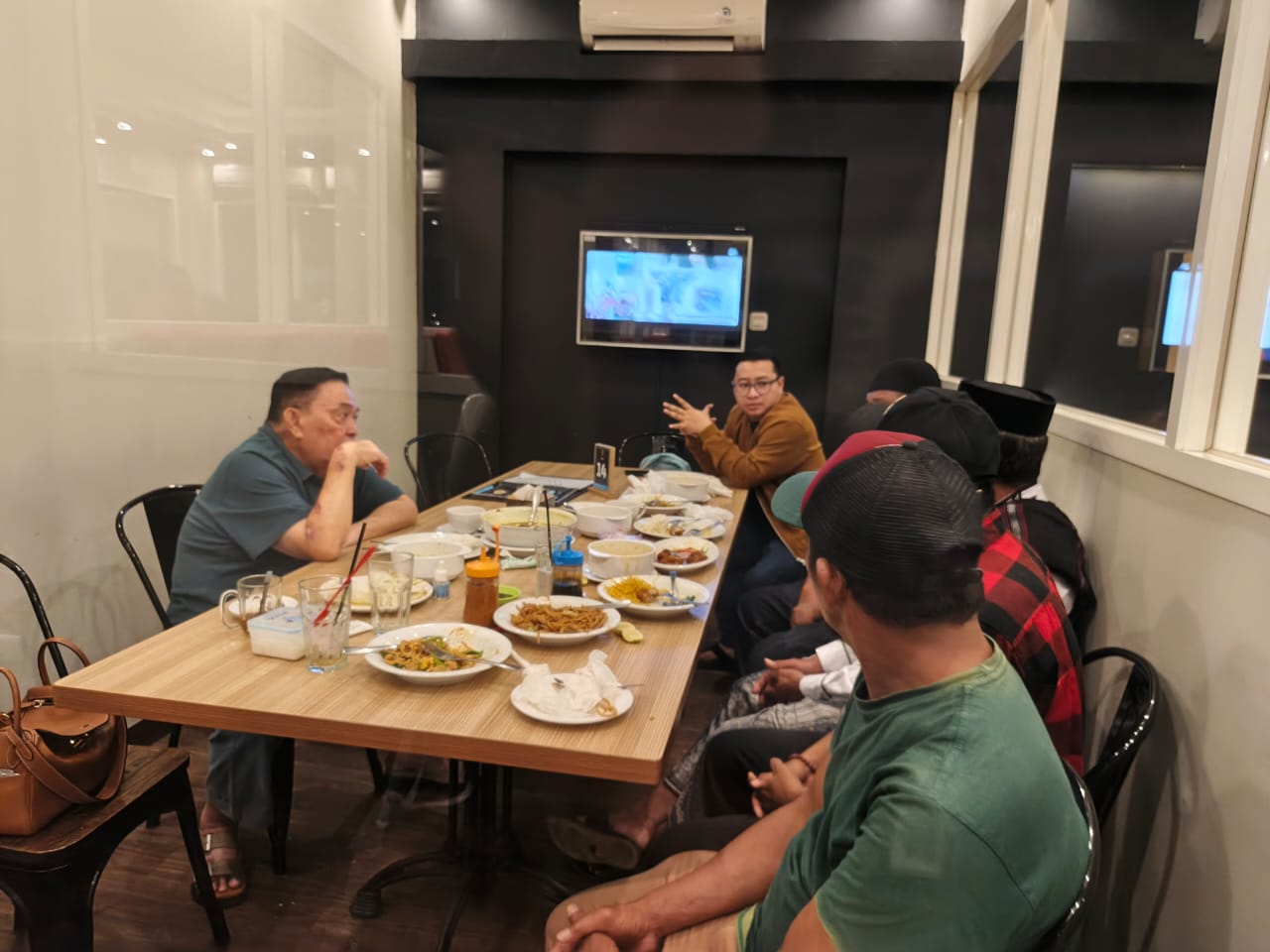 Wagub Sulbar Terima Aspirasi Masyarakat di Rumah Makan