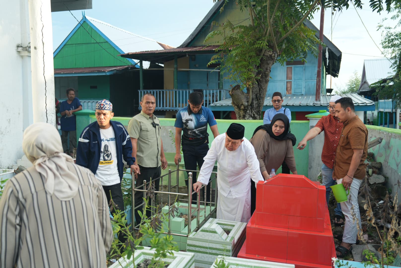 Wagub Sulbar Salim S Mengga Ziarah ke Makam Sang Ayah, Puang Mengga