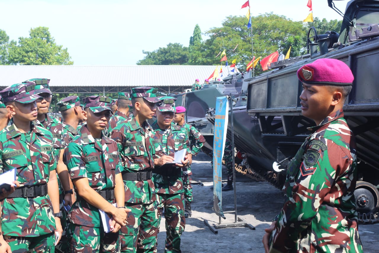 Sambut Puluhan Pasis Dikmapa PK, Tunjukkan Performa Kendaraan Tempur PTS dan Kapa K-61