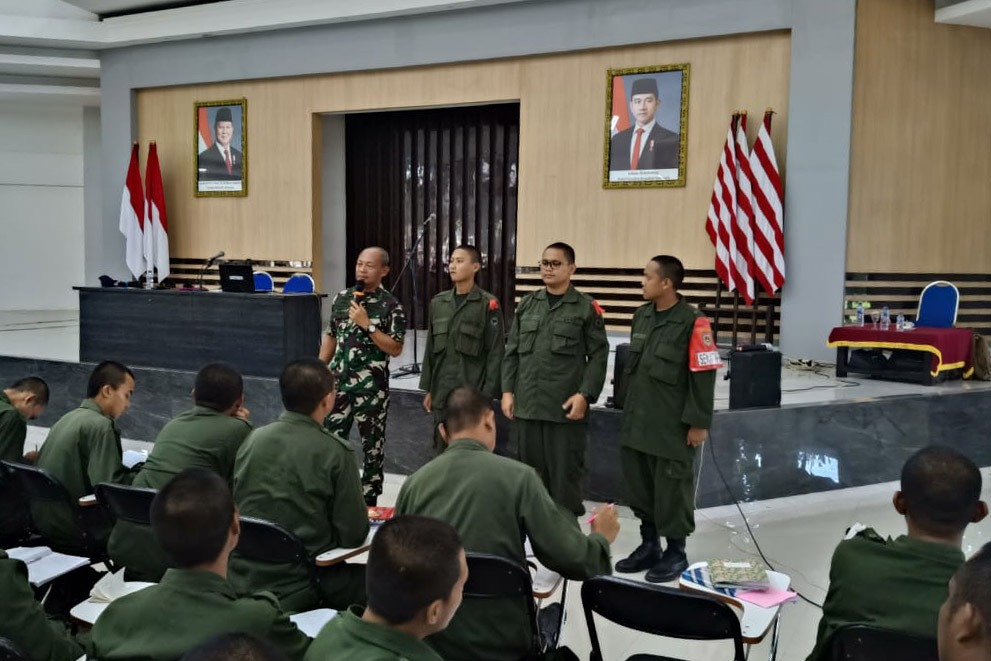 Siswa Diksarmil SPPI Terima Pembekalan dari Perwira Hukum Menkav 2 Mar