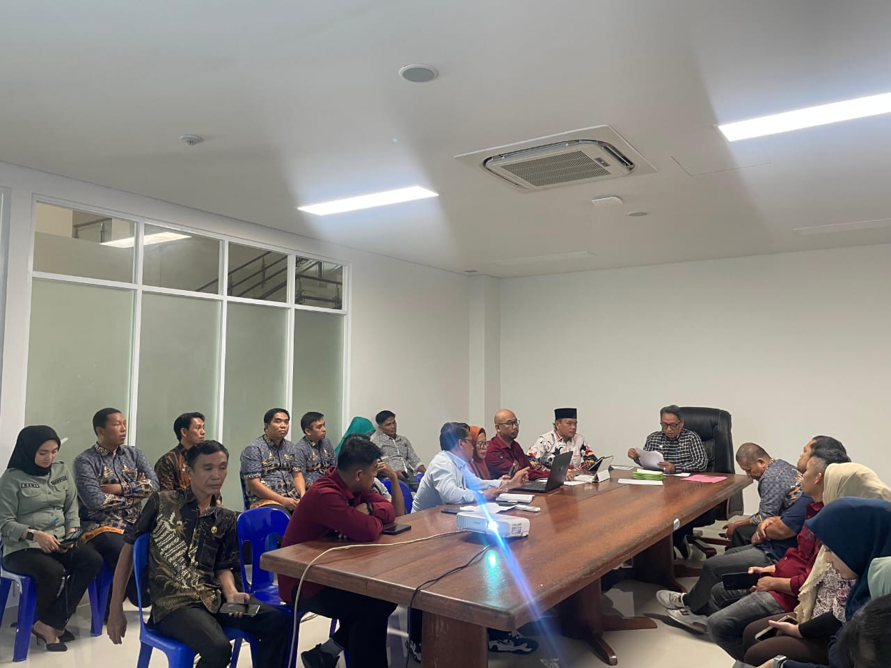 Sekwan Arianto Pimpin Rapat, Fokus  Peningkatan SPBE Sekretariat DPRD Sulbar