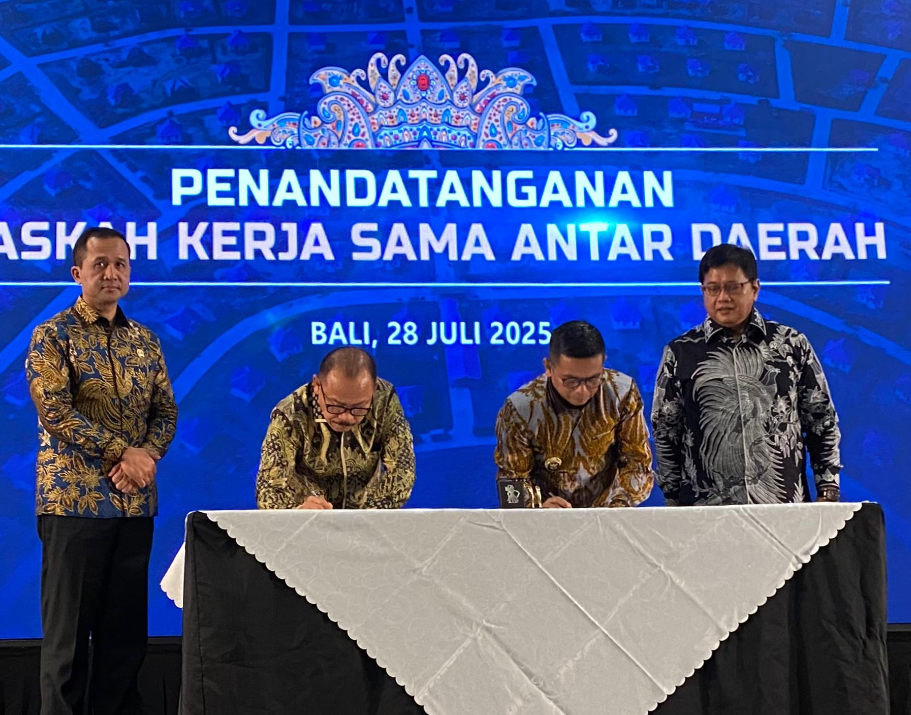 Suhardi Duka Tanda Tangan Naskah Perjanjian Kerjasama Antar Daerah Kembangkan Transmigrasi Modern