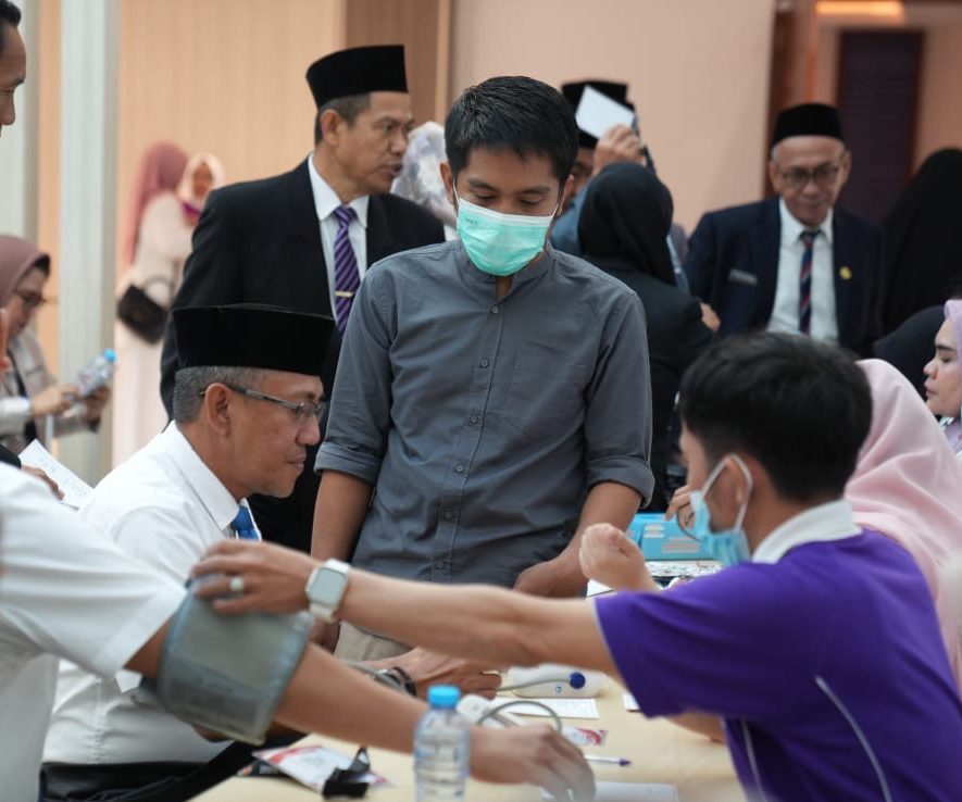 Pejabat Pemprov Sulbar Jalani Tes Kesehatan Sebelum Retret di Makorem 142 Tatag