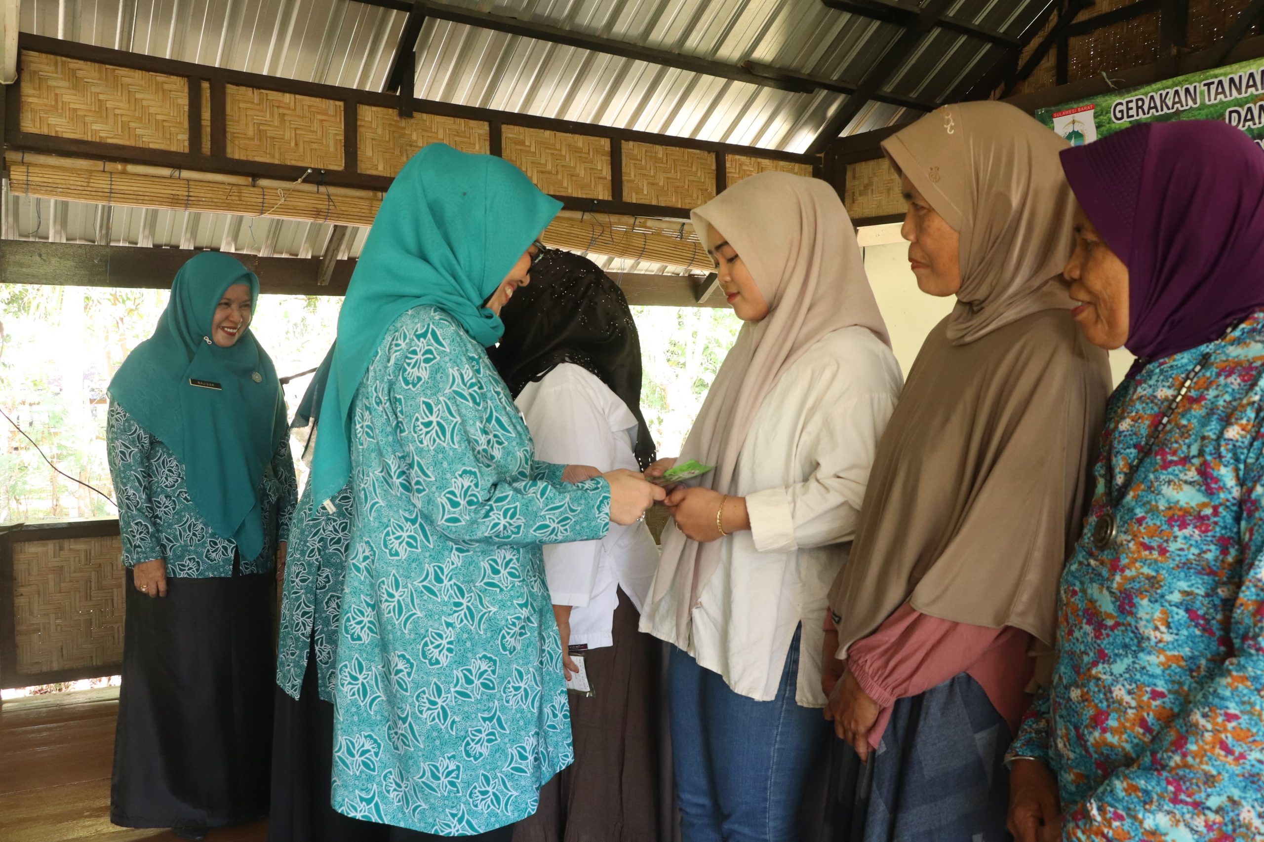 PKK Sulbar Gaungkan Gerakan Toga dan Pupuk Organik di Majene