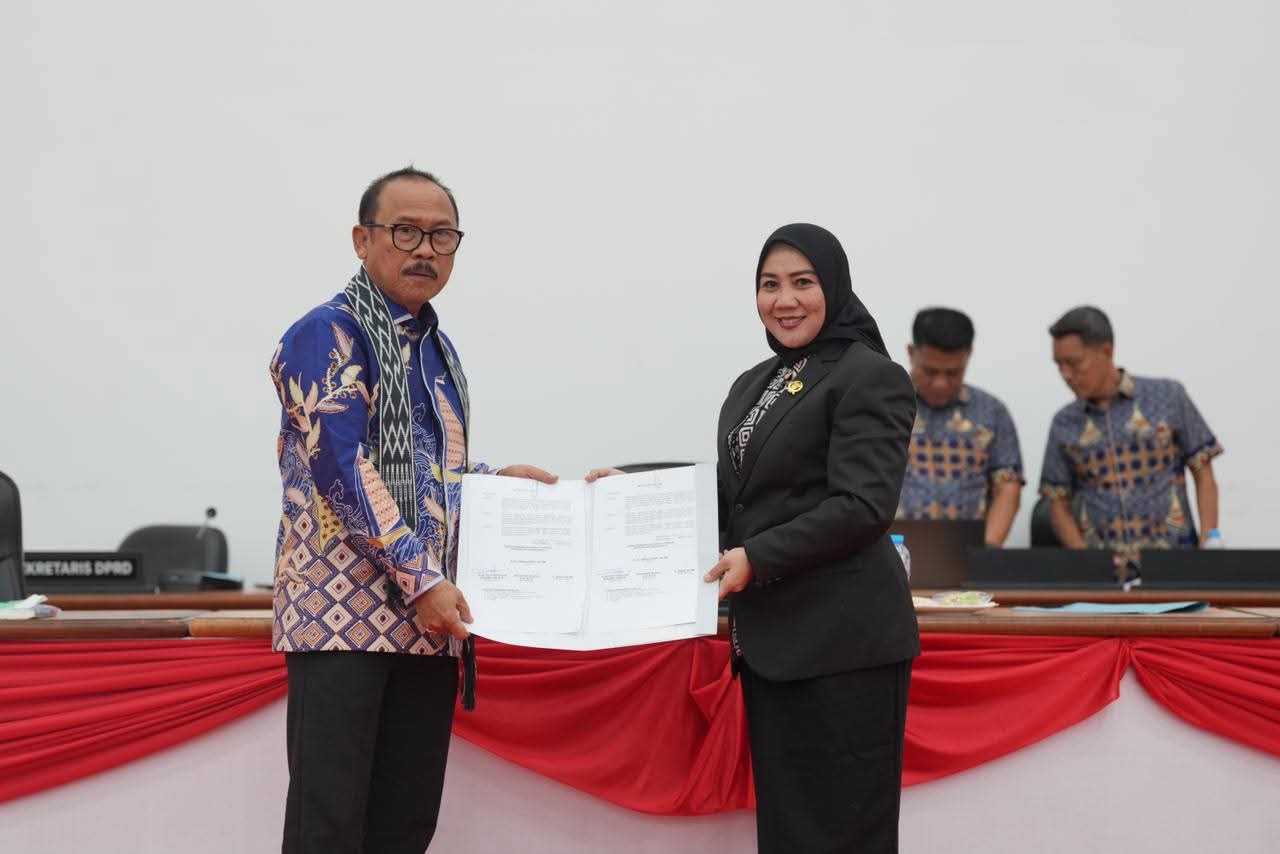 DPRD Serahkan SK, RPJMD Sulbar 2025–2029 Resmi Disempurnakan