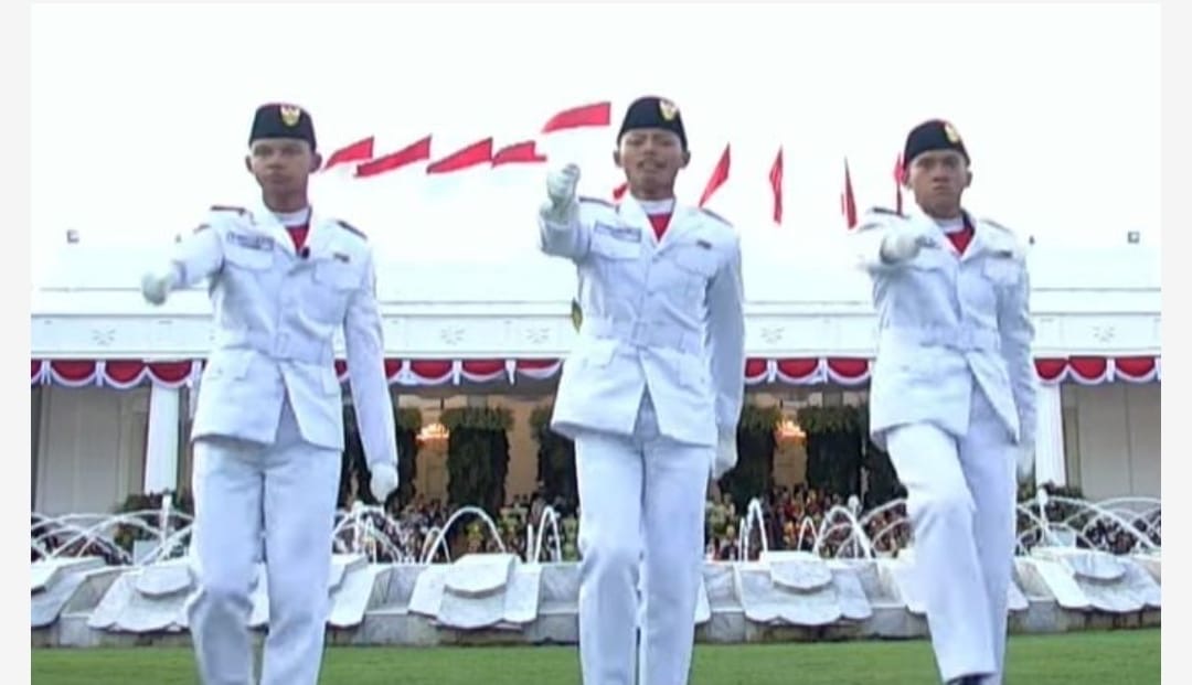 Langkah Tegap Hilton Pratama Kibarkan Sang Saka Merah Putih di Istana Merdeka