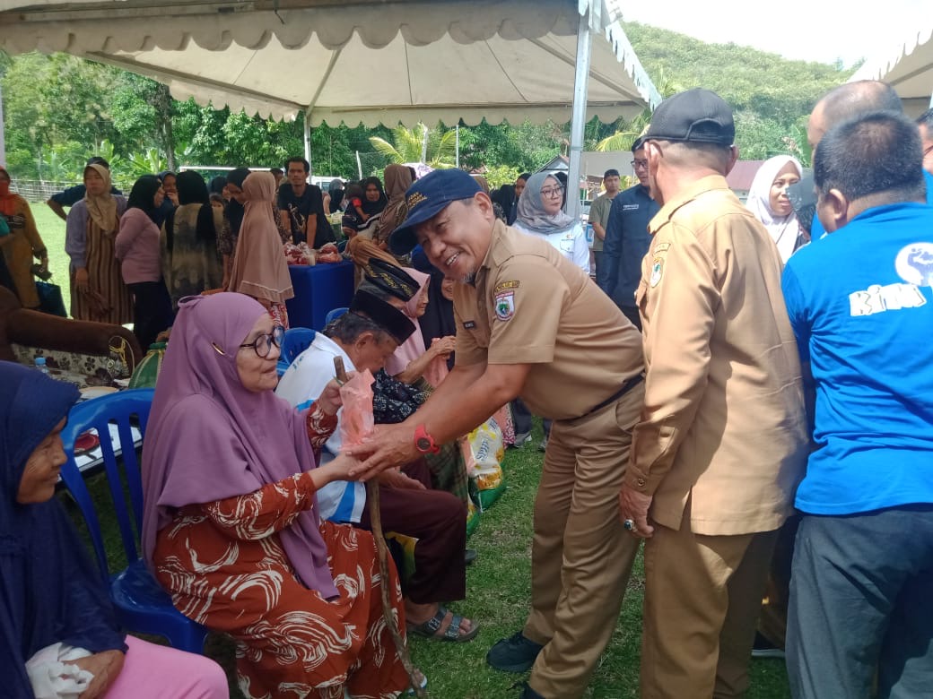 Warga Sumare Sambut Pasar Murah Pemprov Sulbar