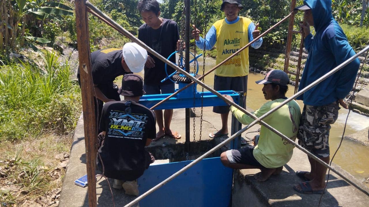 UPTD PSDA Perbaiki Pintu Penguras Bendung Irigasi Tobadak
