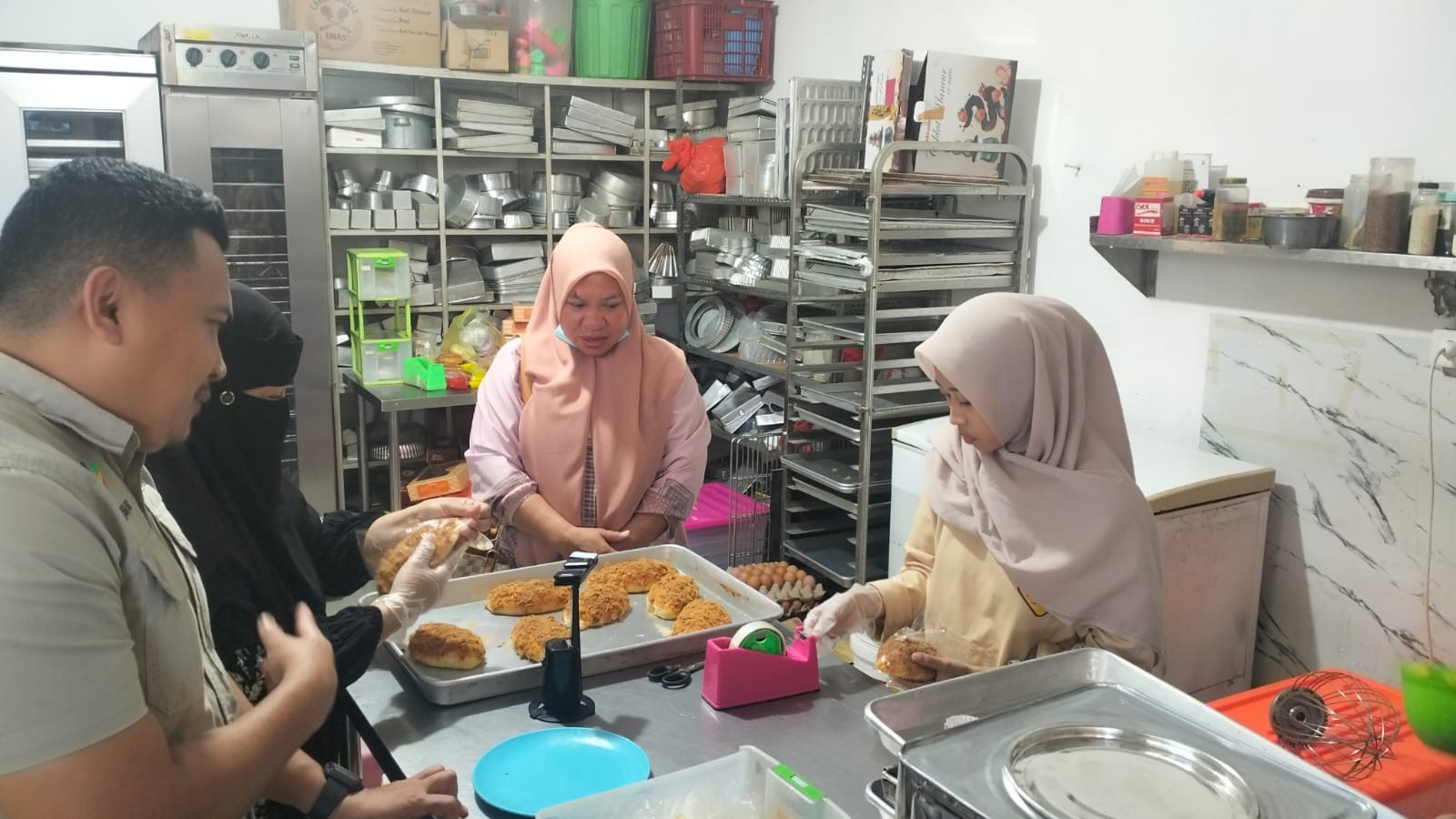Pembinaan Kesehatan dan Keselamatan Kerja (K3) bagi Pekerja Perempuan UMKM di Sulawesi Barat