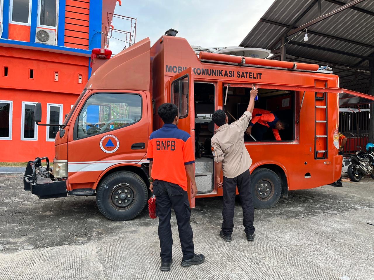 TRC BPBD Sulbar Lakukan Pengecekan Rutin Peralatan Kendaraan Komunikasi Mobile