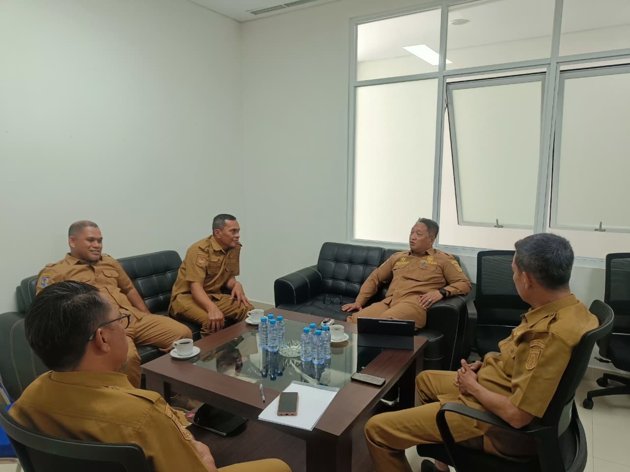 Rapat Perdana Pejabat Eselon III Sekretariat DPRD Sulbar, Arianto Harap Sinergitas Lebih Ditingkatkan