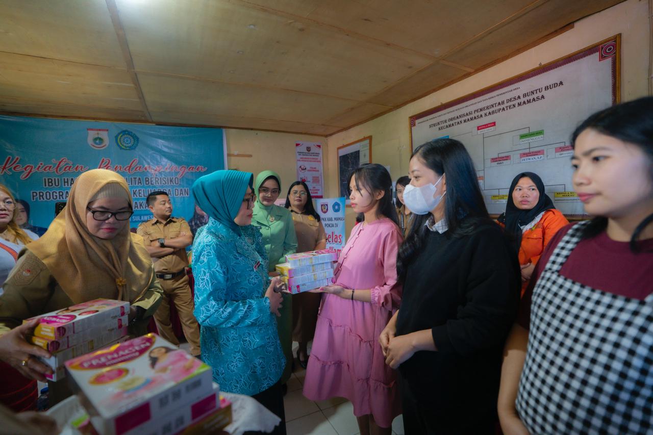 TP PKK dan Dinkes Sulbar Intervensi Gizi Ibu Hamil melalui Pemberian Susu Bumil di Lokus Program Pasti Padu