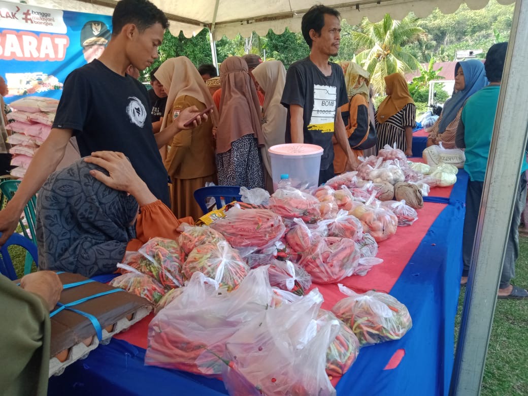 Warga Rasakan Manfaat Pasar Murah di Sumare Rangas