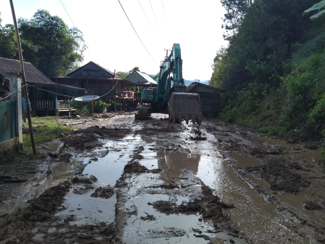 BPBD Sulbar Terima Laporan Tanah Longsor di Ruas Jalan Poros Nasional Mamasa – Tabang