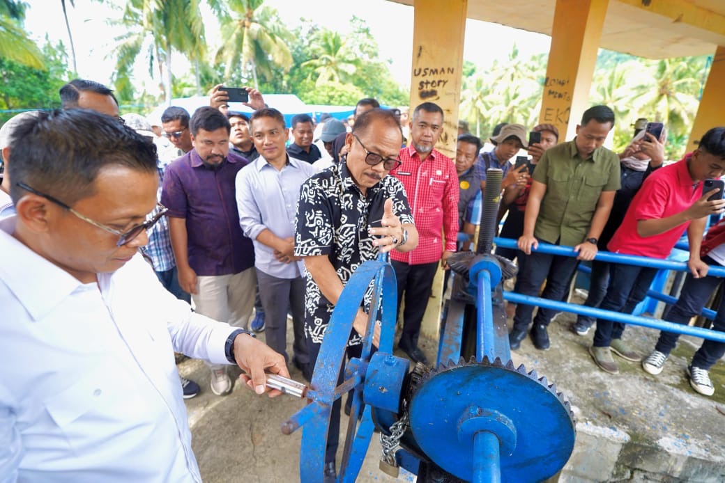 Turun Sawah di Tapango, Gubernur SDK Tegaskan Pentingnya Keseimbangan Hulu-Hilir Pertanian