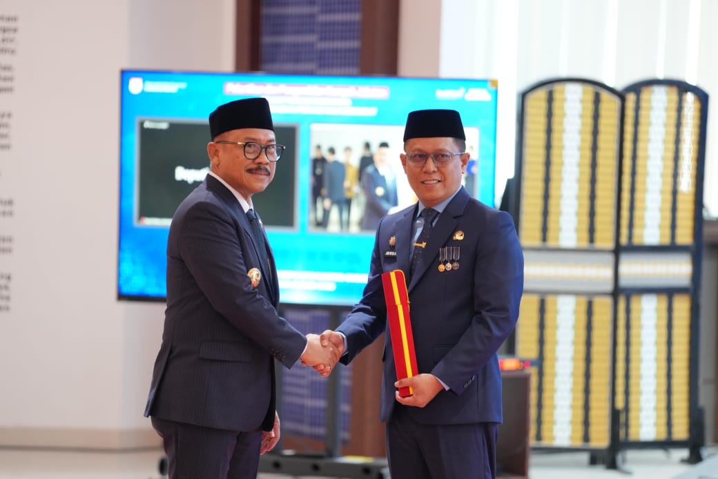 Suhardi Duka Lantik Junda Maulana Sebagai Sekda Sulbar