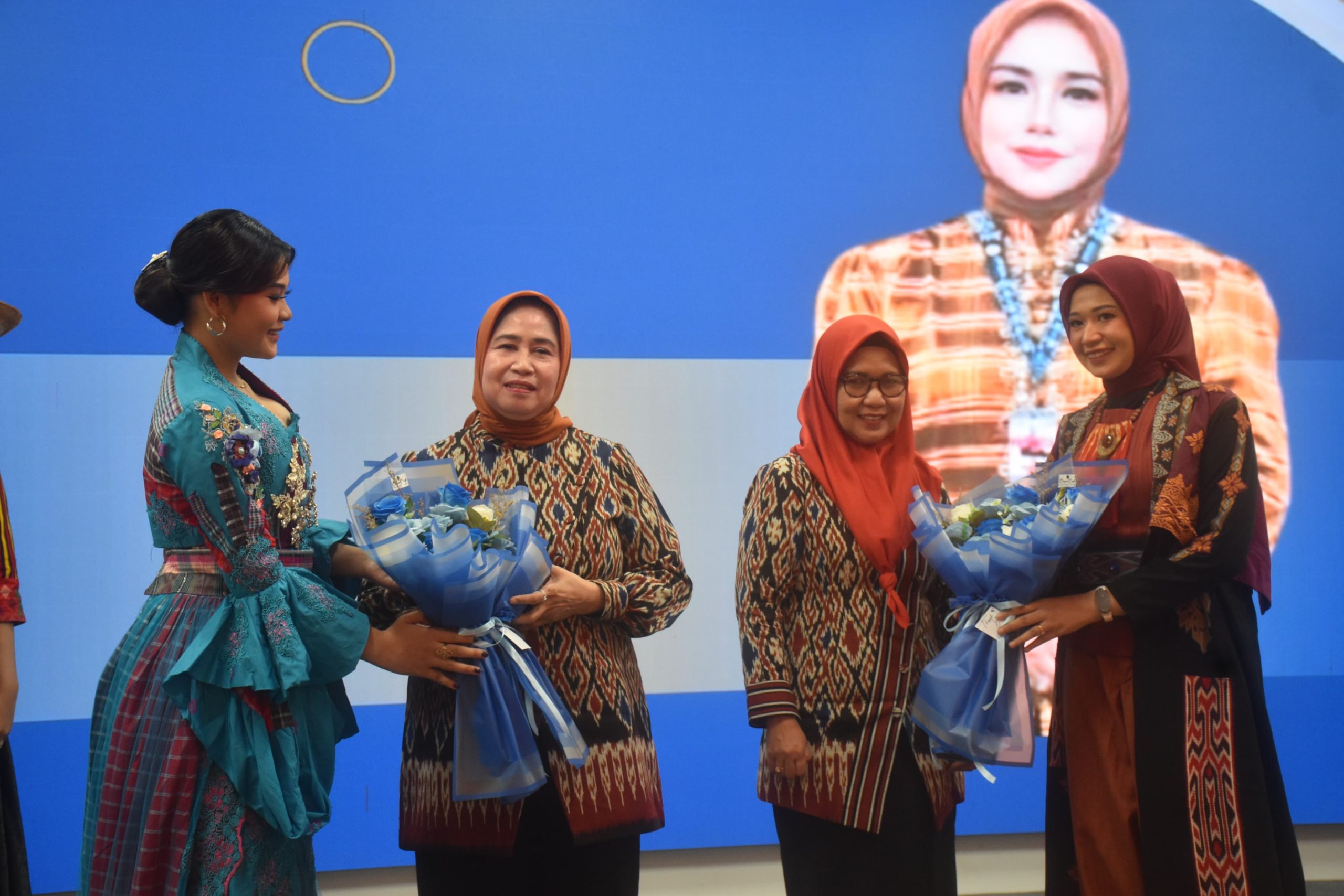 PKK Sulbar Galakkan Pelestarian Kekayaan Daerah Melalui Lomba Fashion Show HKG PKK ke 53 Tahun