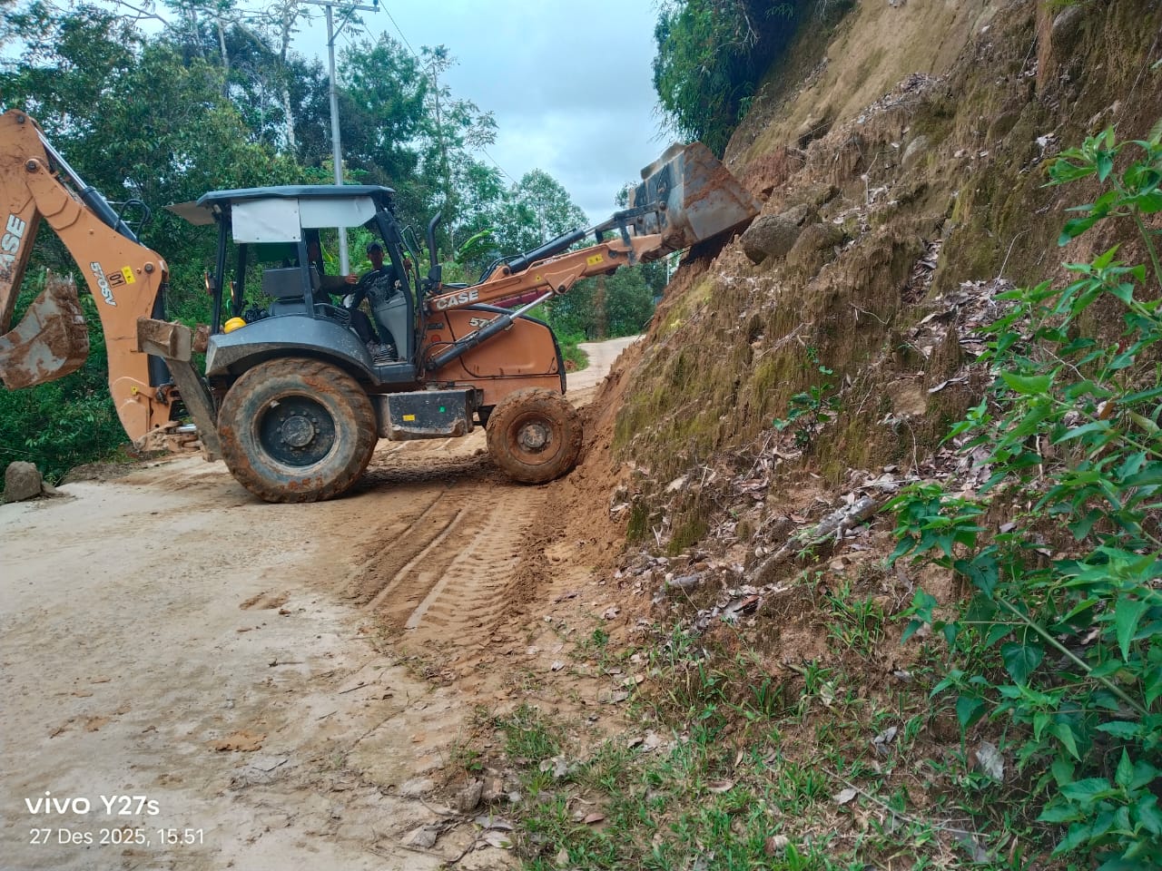 PUPR Sulbar Gerak Cepat Bersihkan Longsor Tabone–Nosu Jelang Nataru